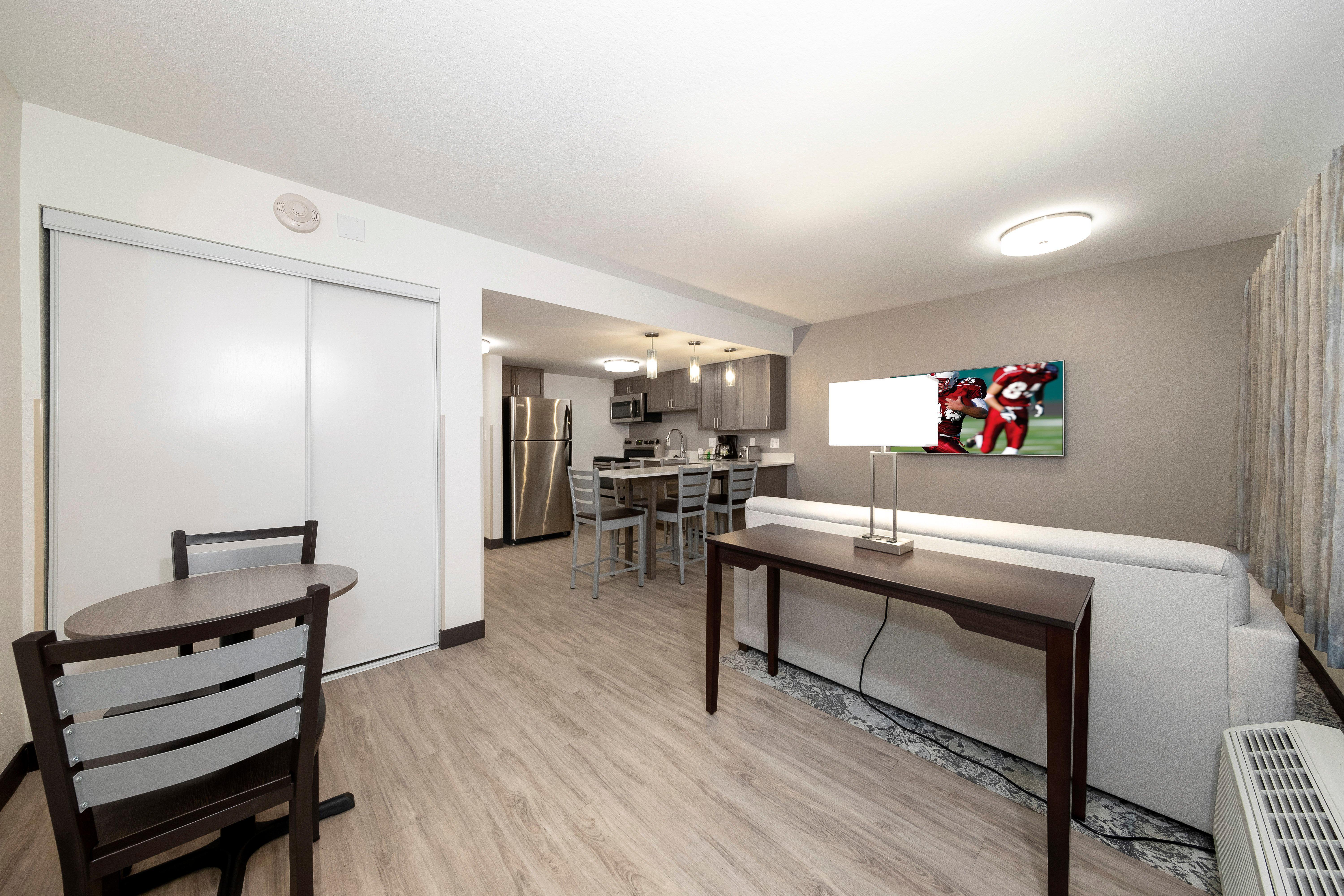 Red Roof Inn Plus+ & Suites Naples Downtown-5Th Ave S Eksteriør bilde