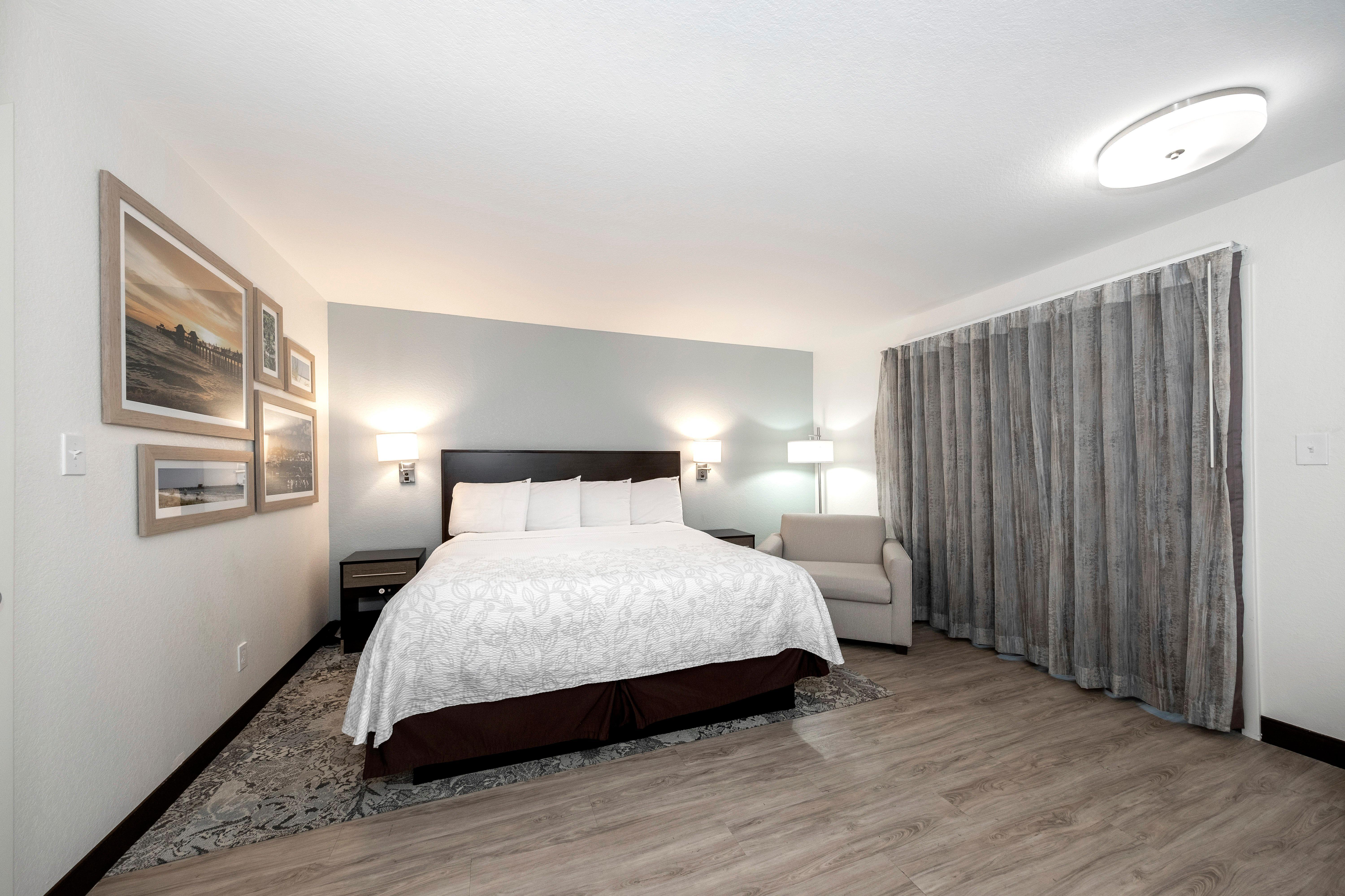 Red Roof Inn Plus+ & Suites Naples Downtown-5Th Ave S Eksteriør bilde