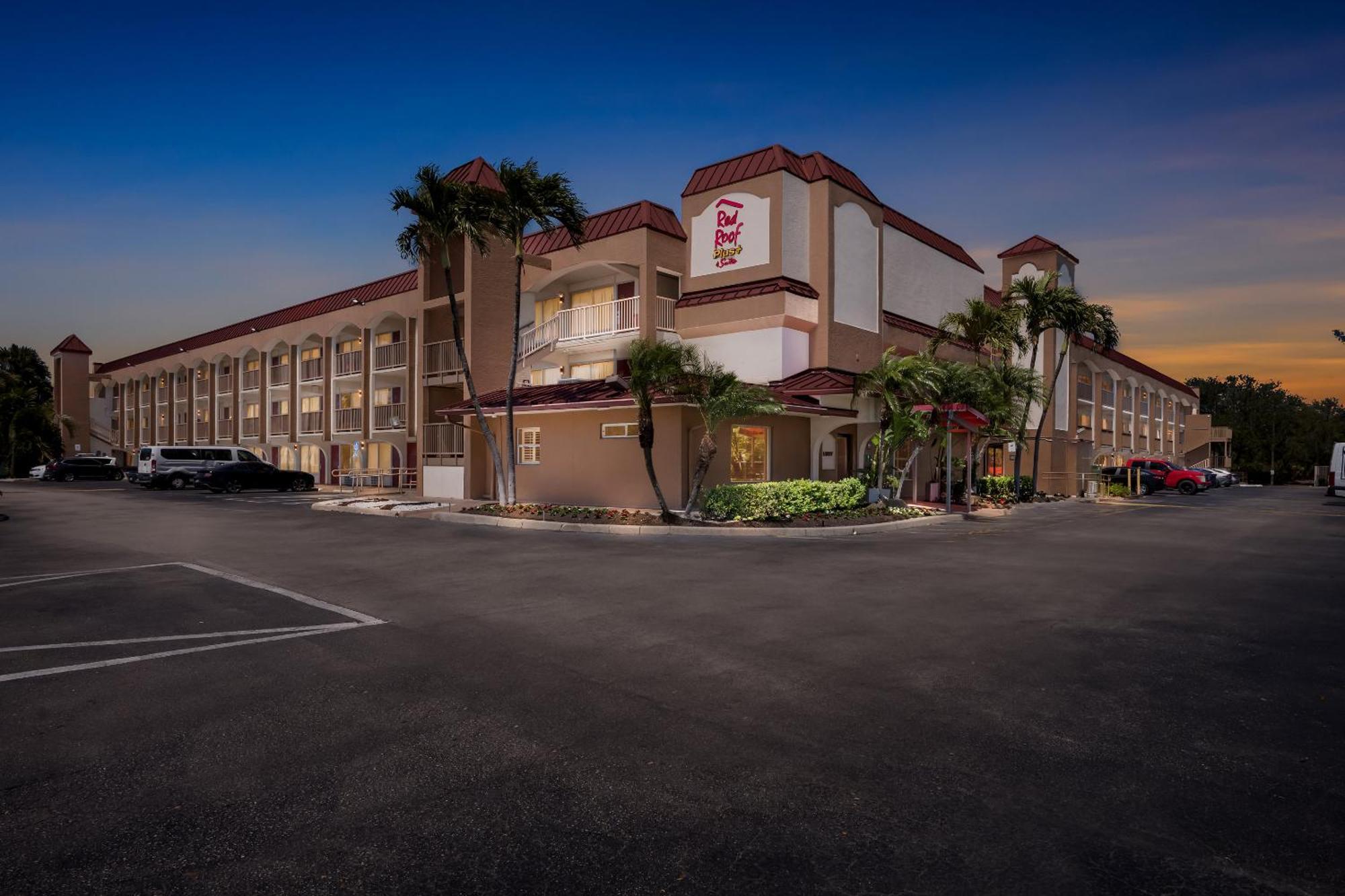 Red Roof Inn Plus+ & Suites Naples Downtown-5Th Ave S Eksteriør bilde