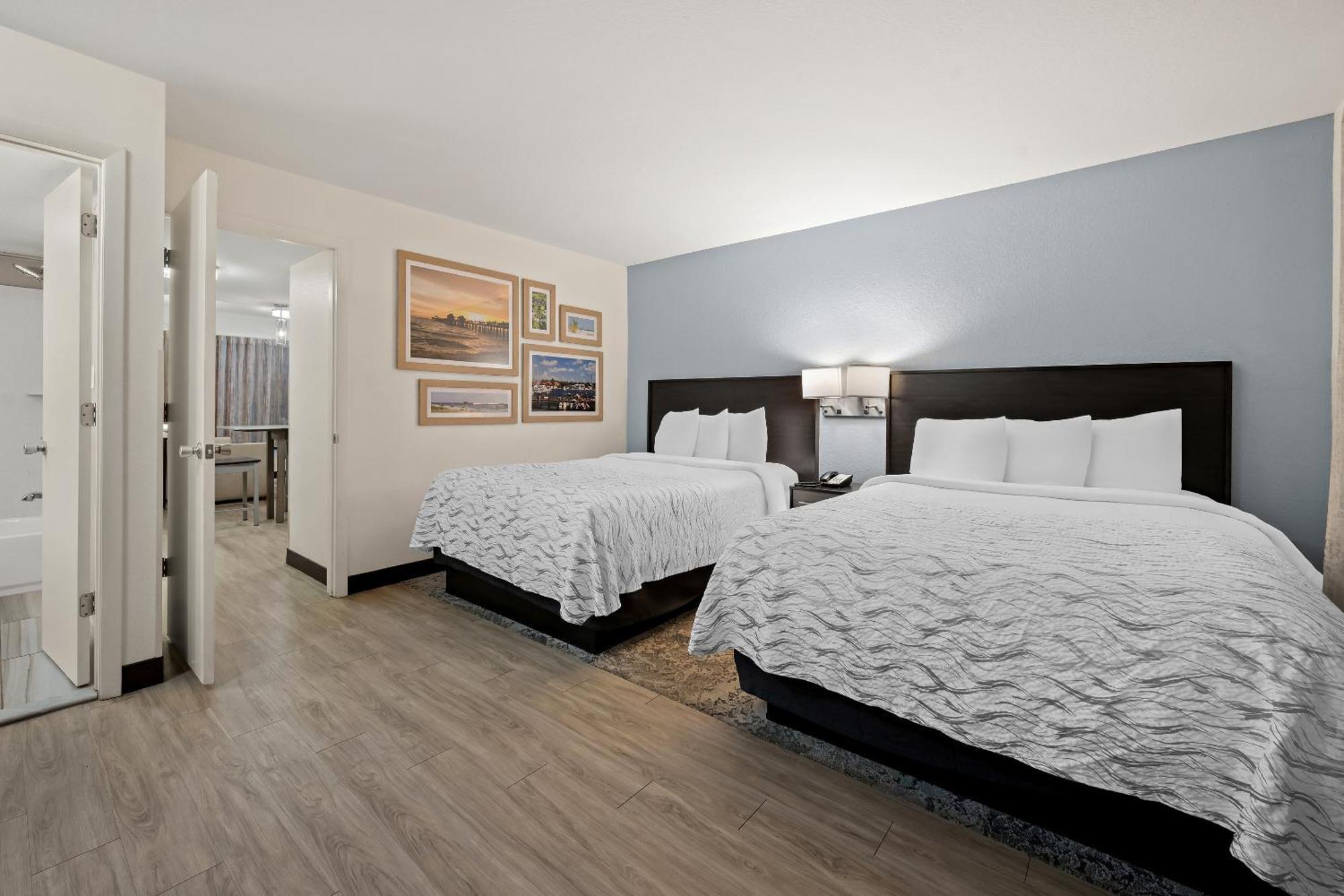 Red Roof Inn Plus+ & Suites Naples Downtown-5Th Ave S Eksteriør bilde