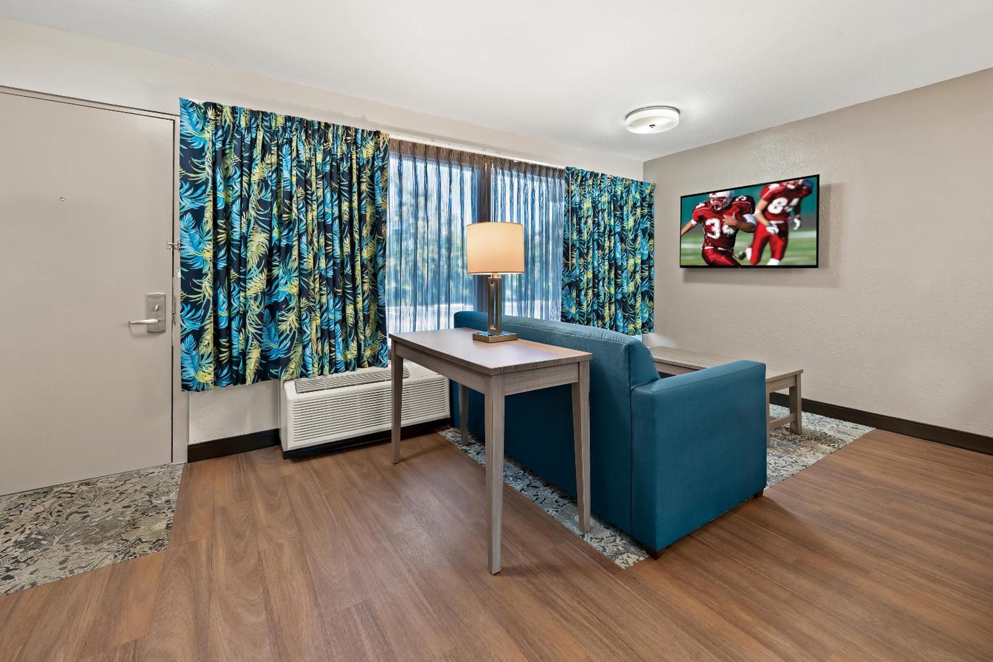 Red Roof Inn Plus+ & Suites Naples Downtown-5Th Ave S Eksteriør bilde