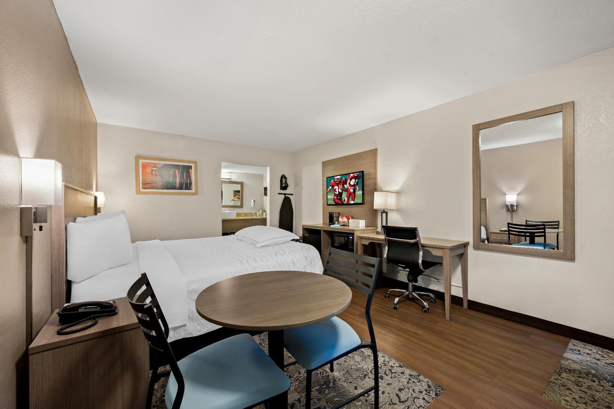 Red Roof Inn Plus+ & Suites Naples Downtown-5Th Ave S Eksteriør bilde