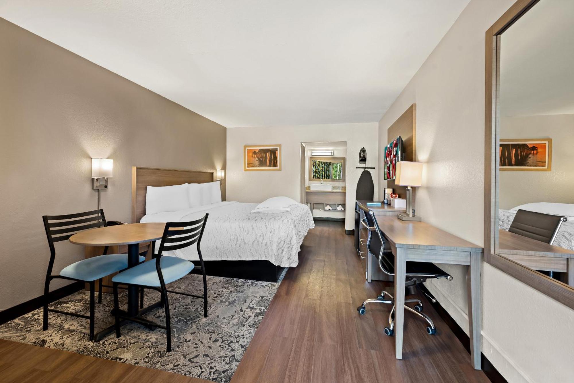 Red Roof Inn Plus+ & Suites Naples Downtown-5Th Ave S Eksteriør bilde